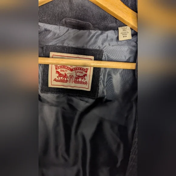 Beautiful Levi's Black corduroy bubble puffer. NWT XL. In perfect condition - Picture 11 of 14